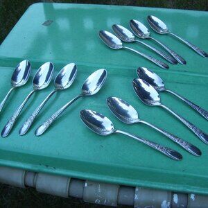 12 VINTAGE SILVERPLATE Wallace SWEETHEART Teaspoons Silverplate 1946 NICE